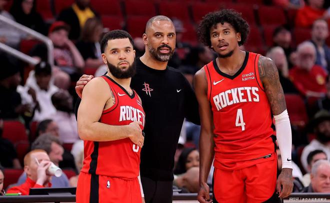 格林险胜官方宣布新规,冲击季后赛关键表现点燃全场!的简单介绍 格林险胜官方宣布新规,冲击季后赛关键表现点燃全场!的简单介绍